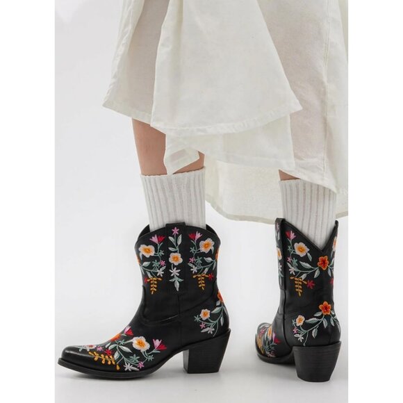Women's Flower Embroidered Chunky Heel Ankle Snip Square Toe Western Boot Black - Picture 3 of 8